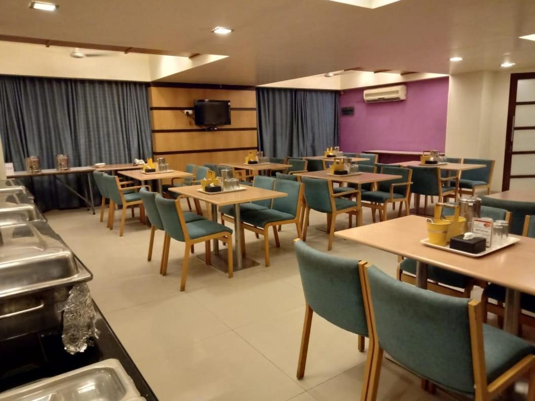 Treebo Trend Hotel Basera Pune Eksteriør billede